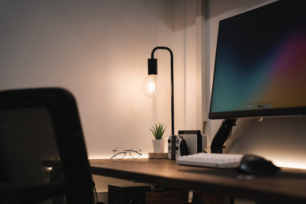 How to Choose the Right Office Desk Lamp for Reducing Eye Strain