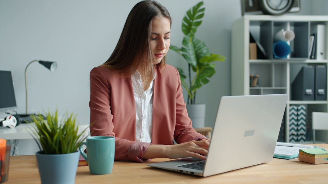 Home Office Video Call Setup Guide: Lighting & Background Tips